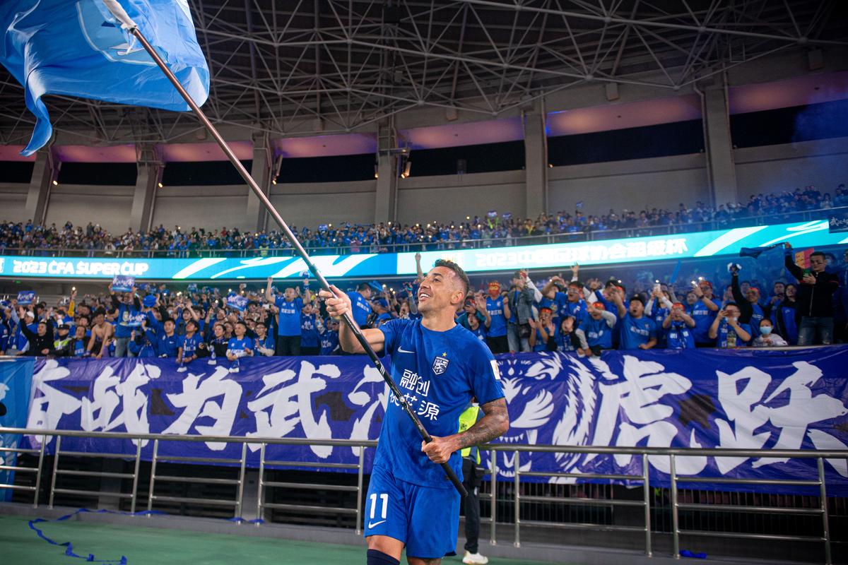 武汉三镇足球俱乐部：风雨飘摇中的希望，能否成功保住中超席位？