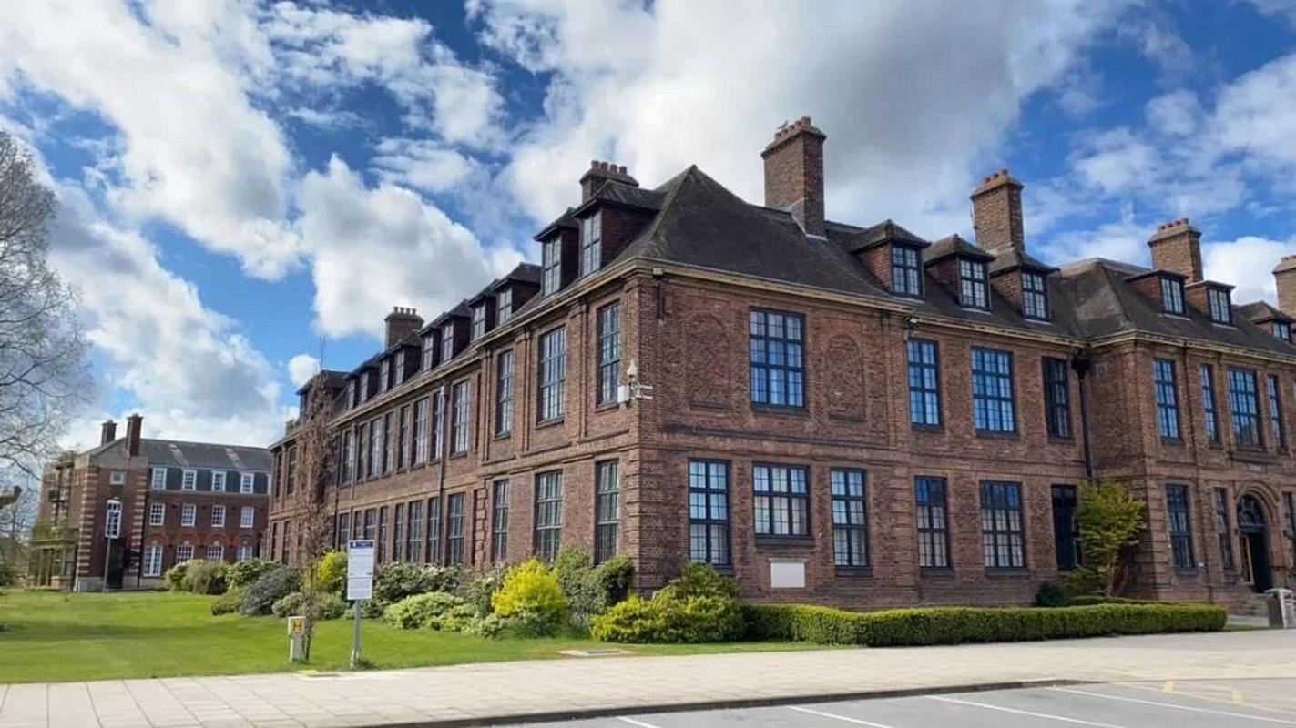 去英国赫尔大学怎么走？详细地址及交通路线规划