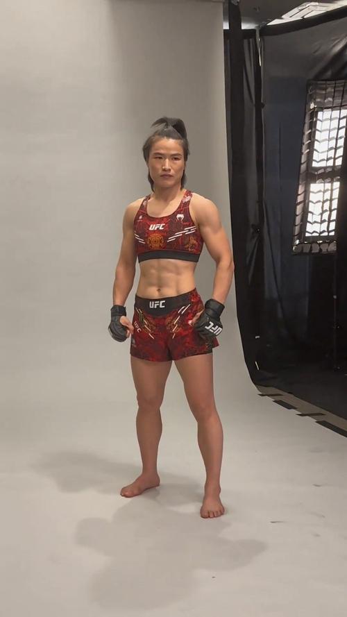 UFC冠军张伟丽有多厉害？她的实力到底有多恐怖？