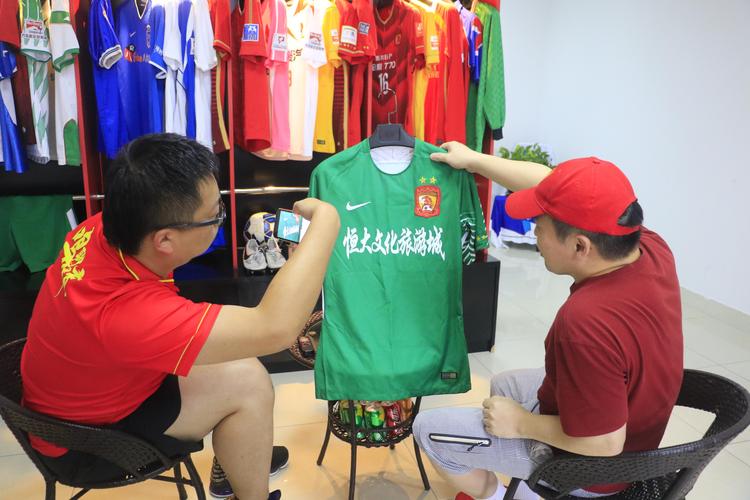 恒大是谁的手套？看完这篇你就懂了！