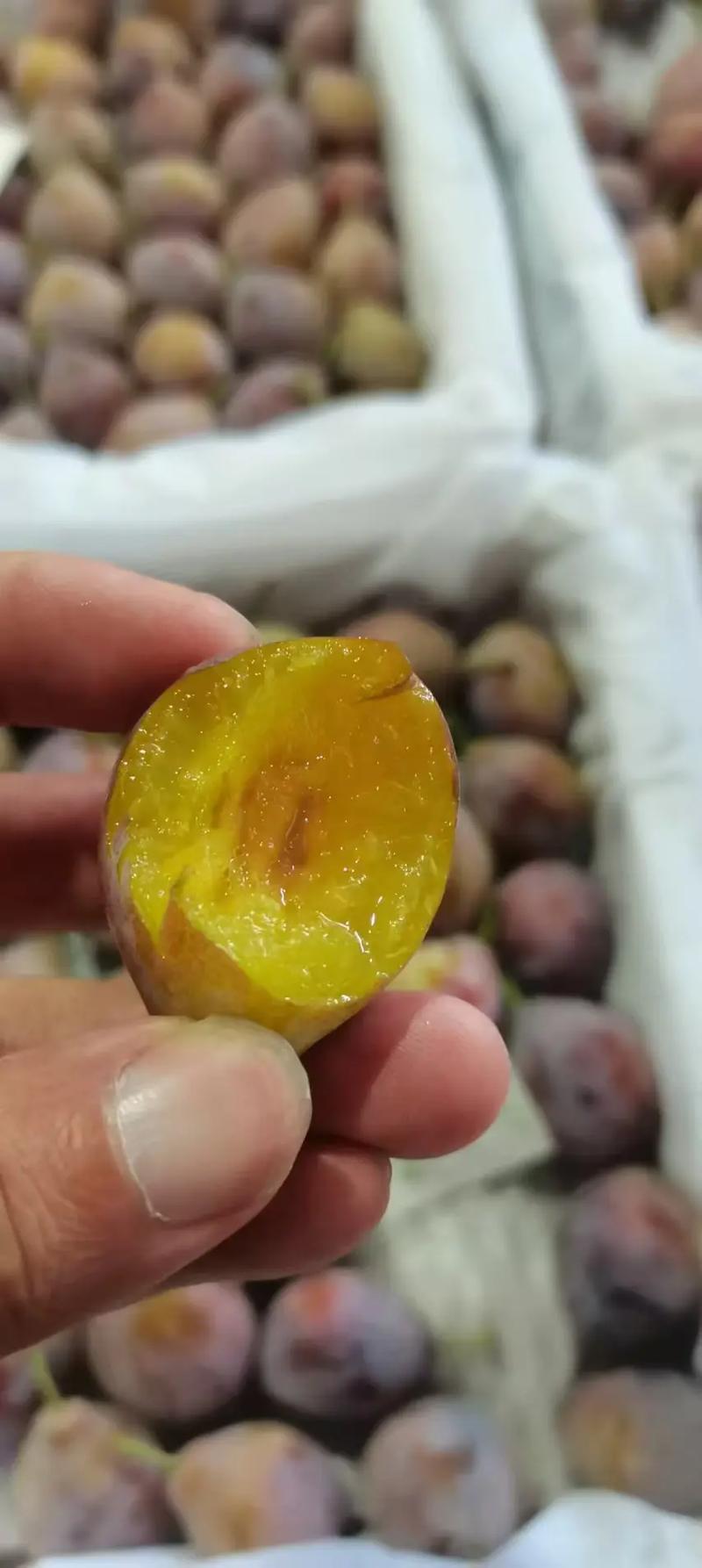 西梅价格波动大，一斤多少钱？教你如何买到便宜西梅