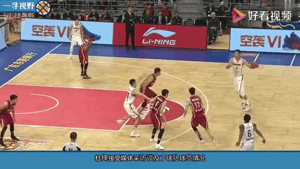 杜锋敢训易建联吗？这事儿在球迷圈里炸锅了！