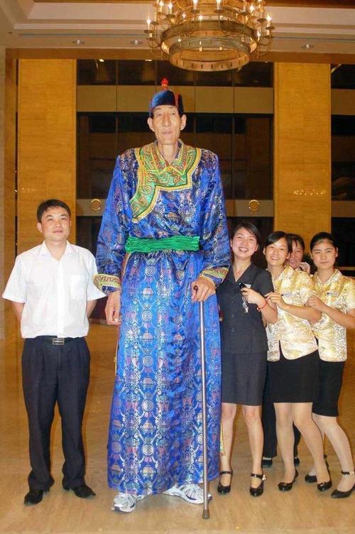 姚明身高是多少米？中国长城的高度可不一般！