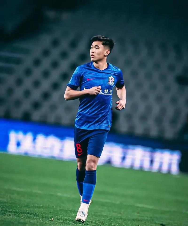 想知道戴伟浚踢什么位置？这篇文章给你讲明白！