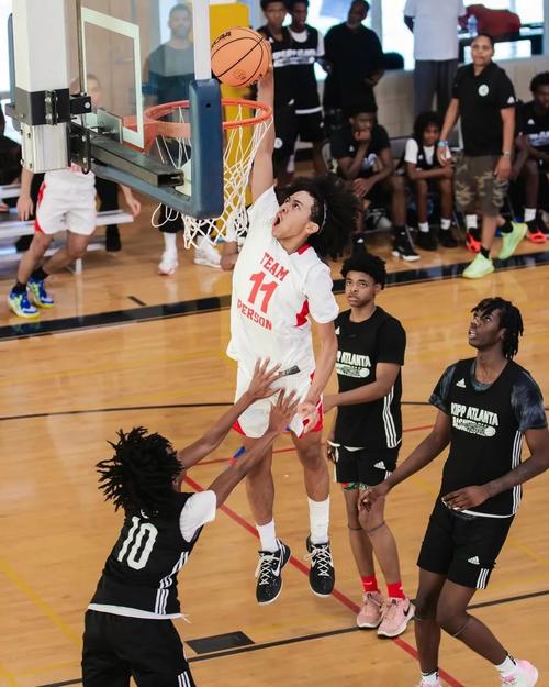 扣篮的摸高要求是多少？小个子如何实现扣篮？