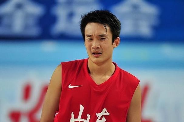 丁彦雨航为何陨落？昔日CBA顶级小前锋现状令人唏嘘