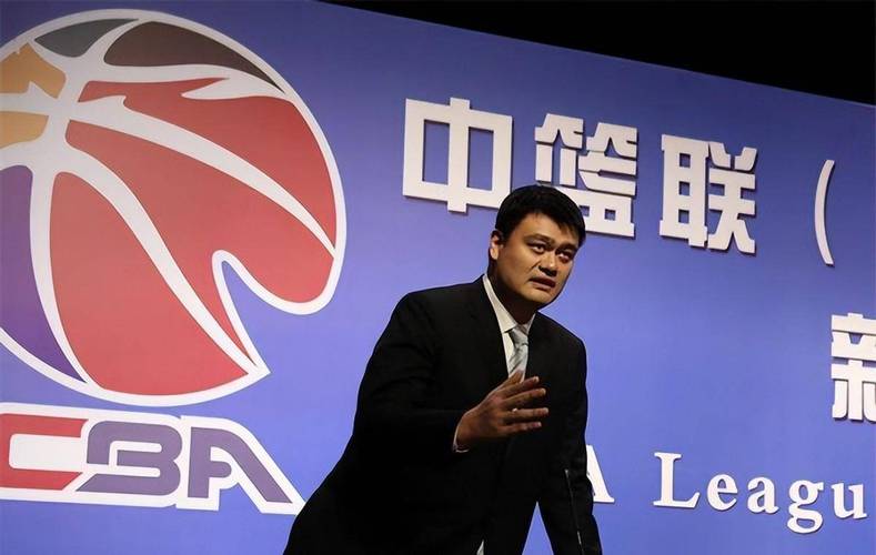 姚明多高？2米26是真实身高吗？网友热议不断