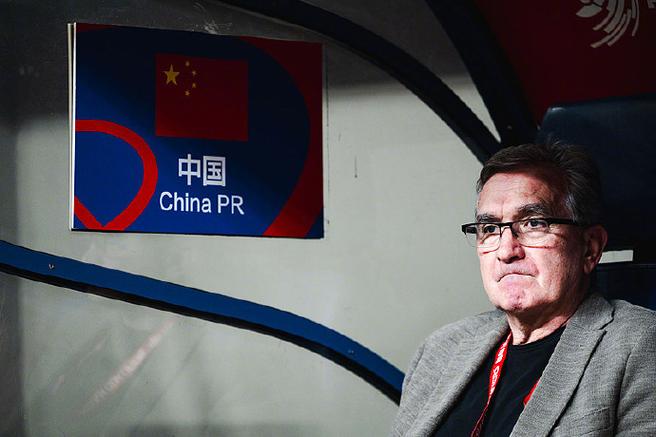 国足主帅最佳人选是谁？球迷热议安东尼奥与其他候选人