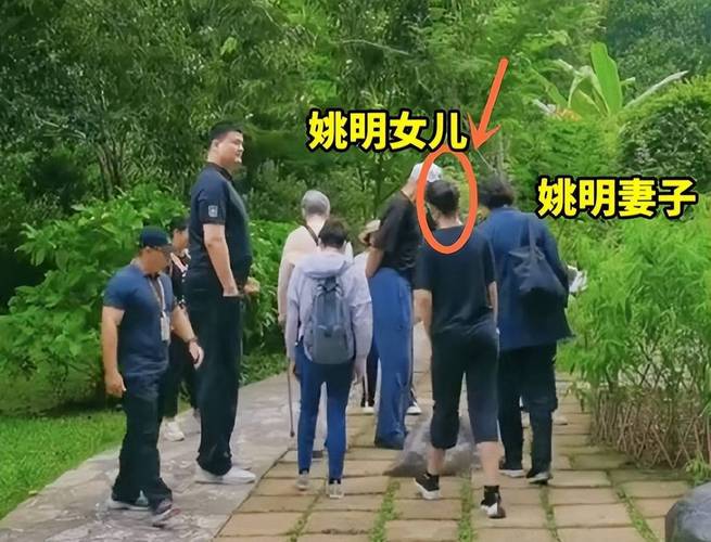 姚沁蕾11岁多高？姚明女儿身高惊人近1米8