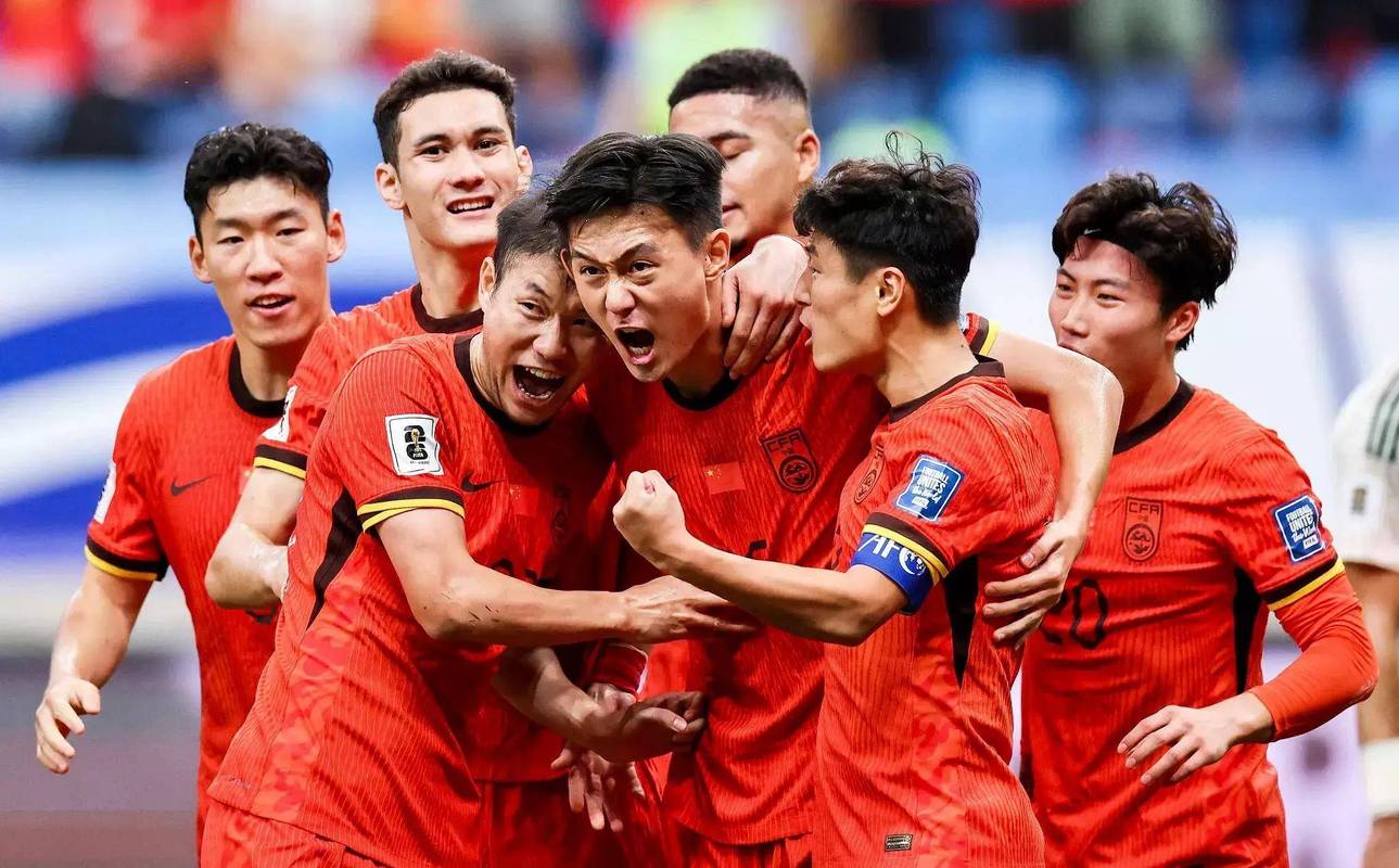 国足主场不敌澳大利亚0-2，世界杯梦想告急？