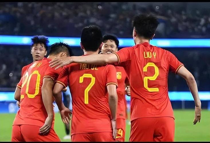 回顾中国国足巅峰时刻：亚洲强队竟被我们轻松击败？