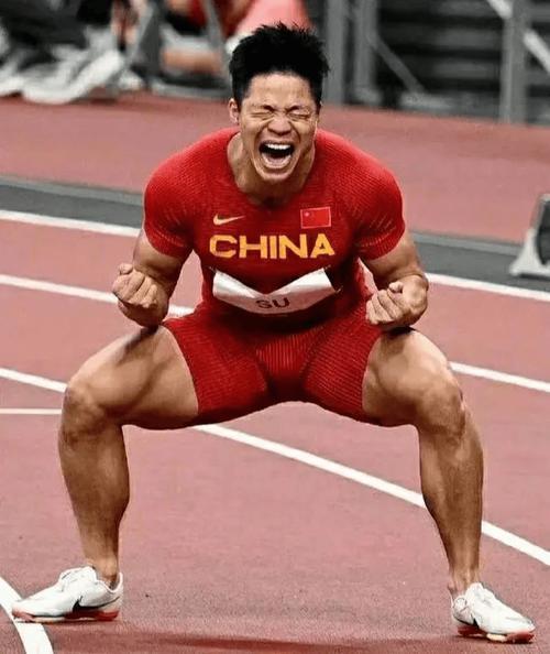 C罗百米速度多少秒？和苏炳添比谁更快？