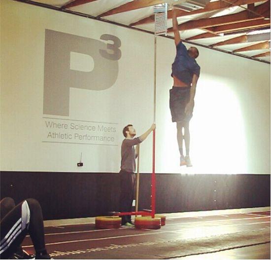 扣篮的摸高要求是多少？小个子如何实现扣篮？