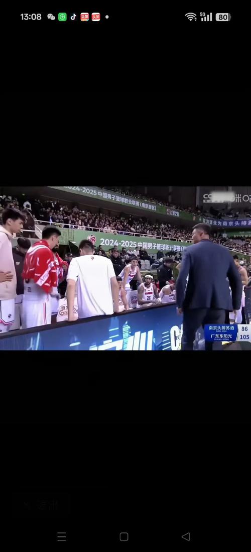 王少杰去了哪个球队打球？球迷都在关注他的动向！