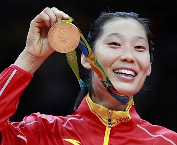 女排朱婷被开除事件始末：官方回应及球迷解读