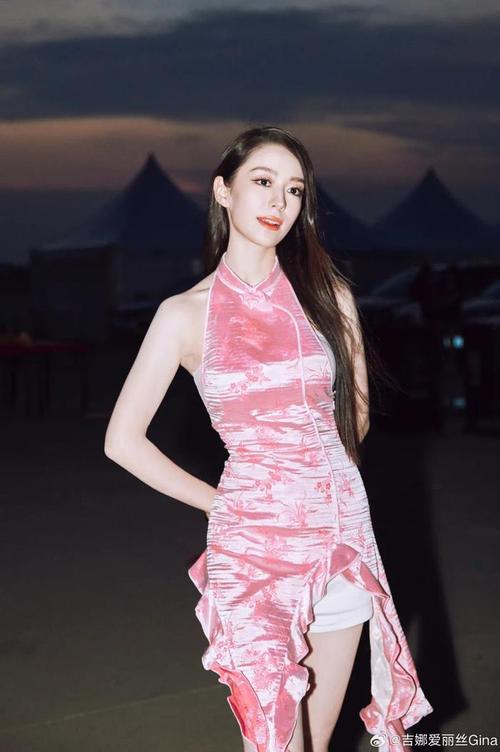 吉娜的魔鬼身材是如何炼成的？看看她的好身材