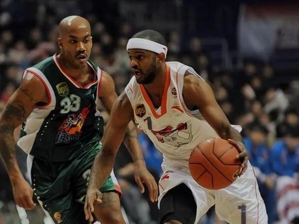 马布里在NBA和CBA分别赚了多少钱？他的年薪有多高？