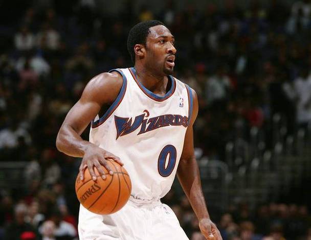 谁是NBA历史上最强的0号球员？揭秘那些身穿0号战袍的巨星！