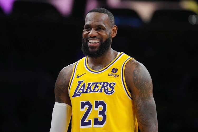 詹姆斯目前效力于哪支NBA球队？带你了解！