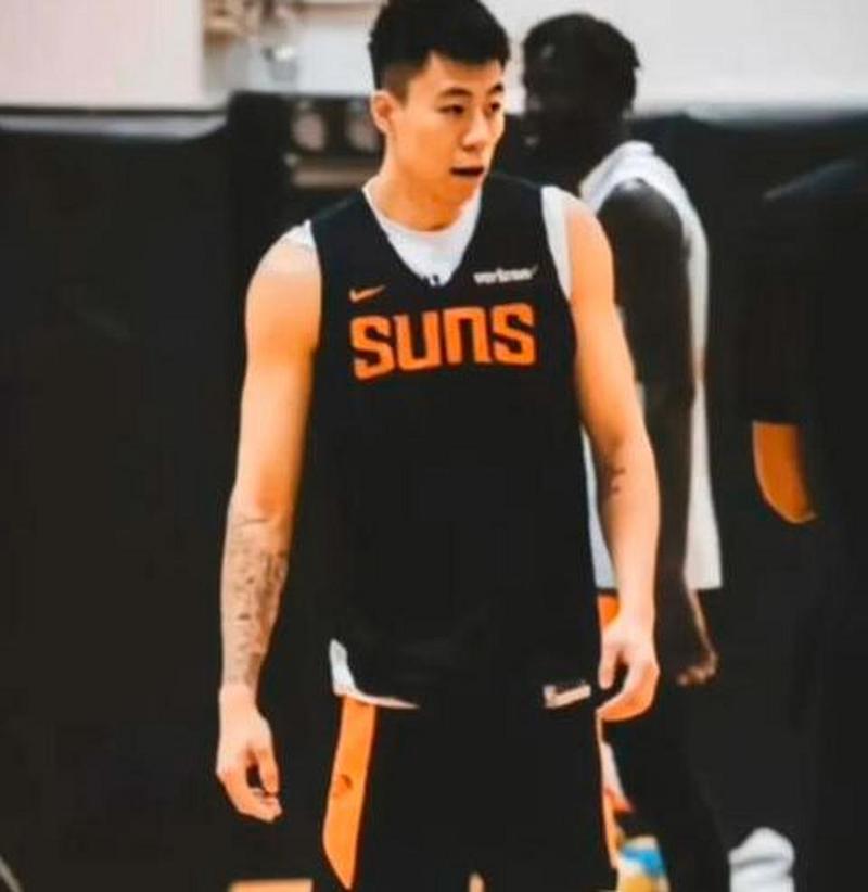 张镇麟进NBA了吗？解析他与魔术队的签约合同！