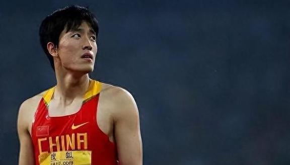 刘翔的国际排名和世界地位如何？他为中国体育争得了哪些荣誉？