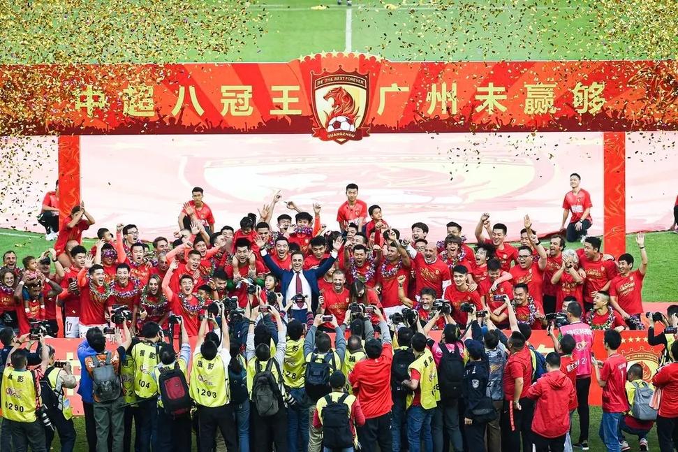 广州队怎么这么弱了？一场比赛看懂球队问题所在