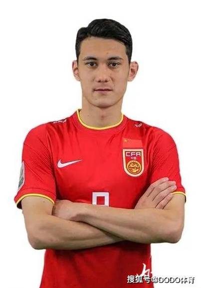 某国足前锋说了什么？这次他公开回应了争议！