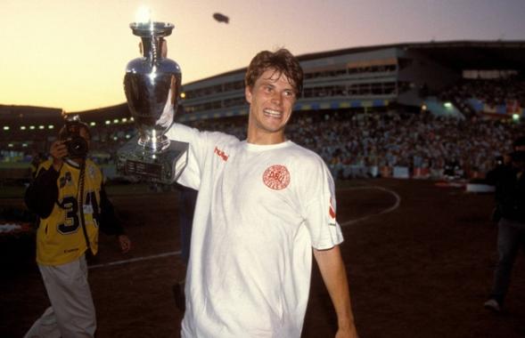 小劳德鲁普:丹麦足球传奇,他的球技到底如何?