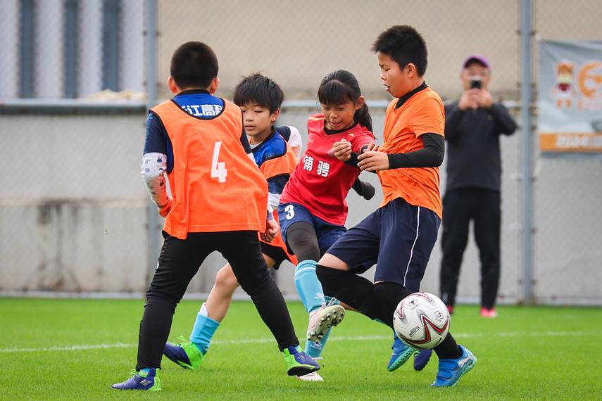 想让孩子学足球？广州有哪些不错的足球学校？