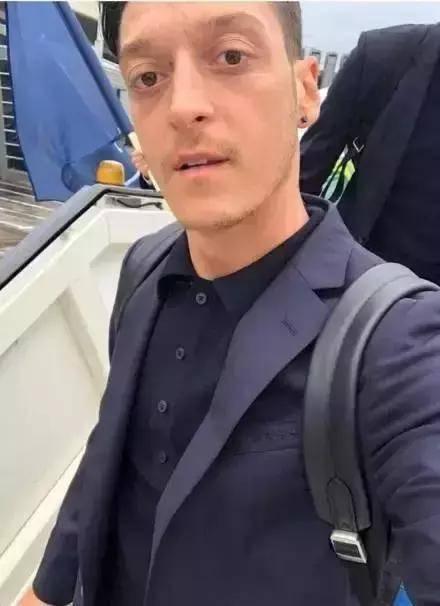 厄齐尔现在怎么样了？退役后的生活近况大揭秘