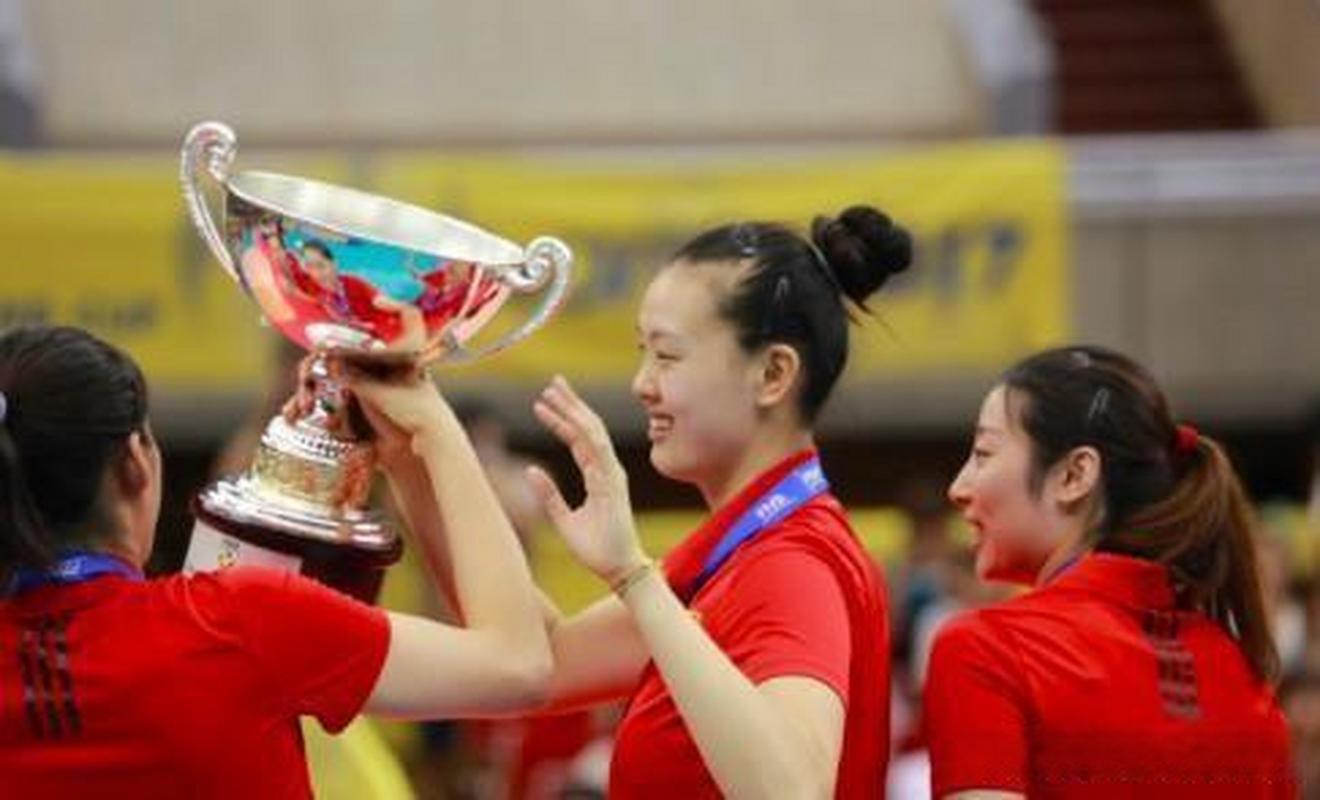 中国女排决赛失利，无缘冠军奖杯的背后故事