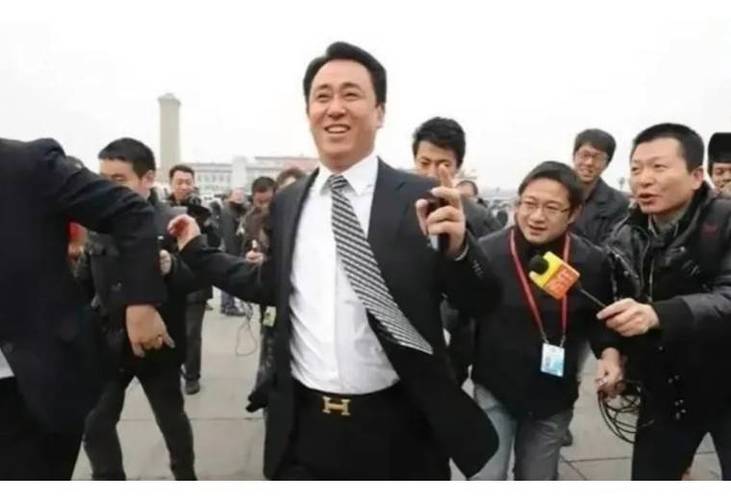 恒大事件始末：从巅峰到暴雷，许家印的帝国究竟怎么了？