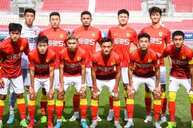 恒大足球队25号球员是谁？深度解析历任25号球员