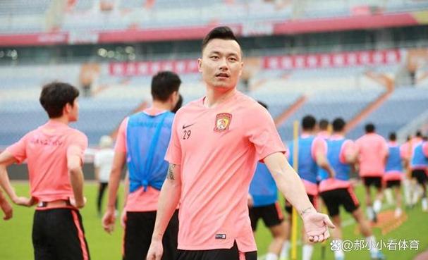 足球名将郜林：郜飞机绰号的由来和他的球场表现