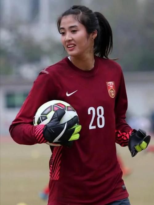 中国女足赵丽娜不戴头盔？时尚写真照引热议