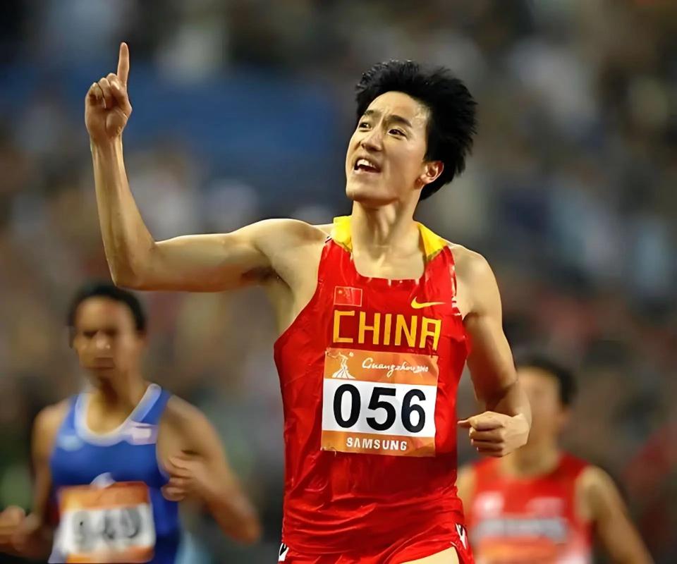 刘翔的国际排名和世界地位如何？他为中国体育争得了哪些荣誉？