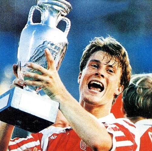 小劳德鲁普:丹麦足球传奇,他的球技到底如何?