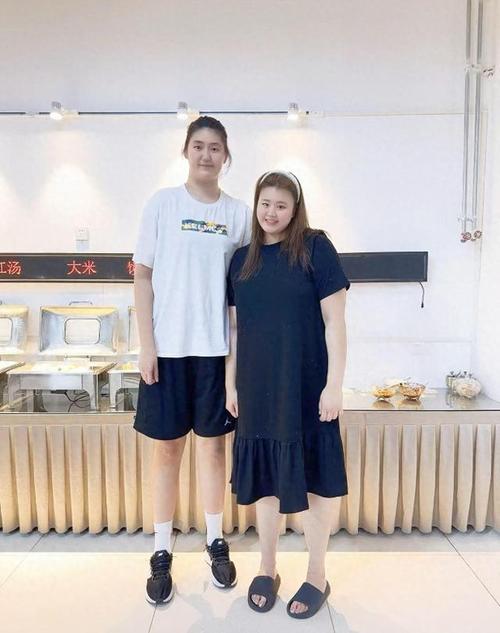 姚明女儿身高有多高？最新消息：14岁已超过1米9！