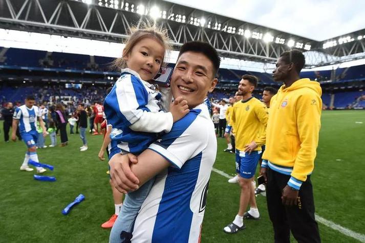 武磊老婆做什么工作？家庭幸福的背后故事