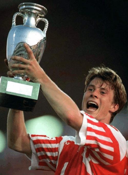 小劳德鲁普:丹麦足球传奇,他的球技到底如何?