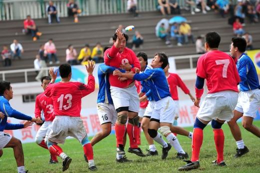 橄榄球比赛危险吗？会不会真的撞死人？