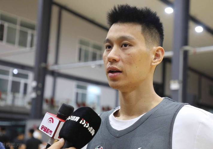 你知道林书豪的国籍吗？他拥有哪些身份？