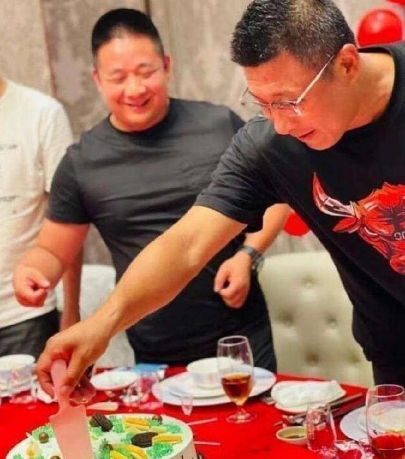 揭秘张恩华离世原因：饮酒后心梗是导火索？