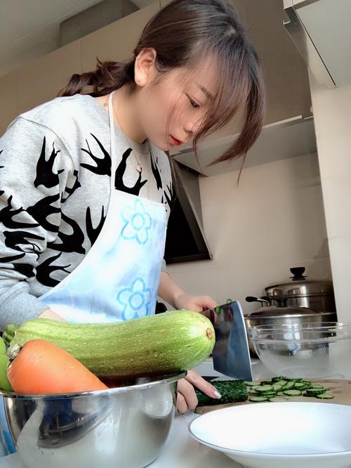 深度了解古丽帕丽·阿不都拉：她的工作与生活