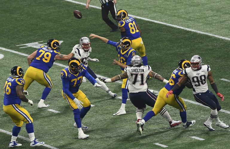 橄榄球比赛危险吗？会不会真的撞死人？