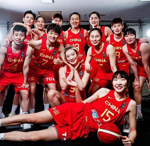女篮世界杯：中国队不敌美国队，拼搏精神令人敬佩