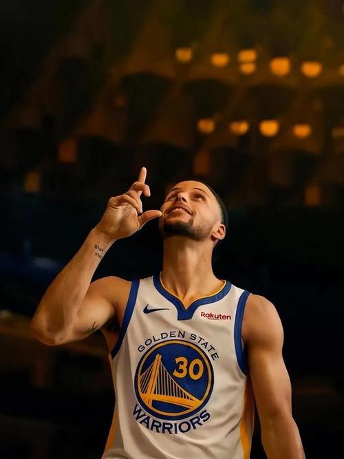 NBA著名球星有哪些？盘点那些闪耀球场的超级巨星