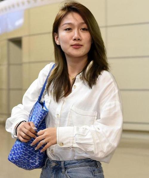 武磊老婆做什么工作？家庭幸福的背后故事