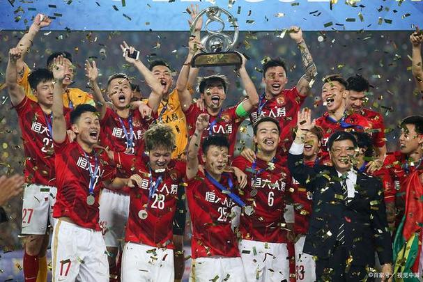 广州恒大俱乐部怎么了？欠薪、降级、停牌，昔日巨头为何衰落？