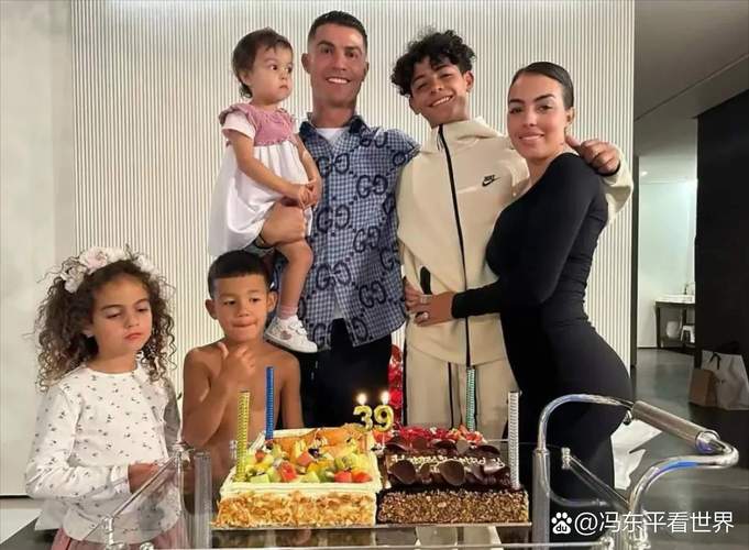 细数C罗的家庭成员：几个孩子几个老婆？
